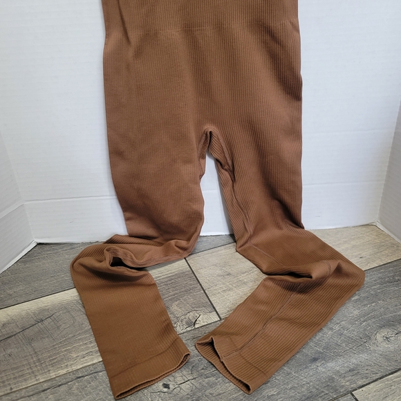 Elegant OQQ Women's Yoga Brown Sleeveless Jumpsuit Workout Ribbed High Neck Top - Picture 5 of 9